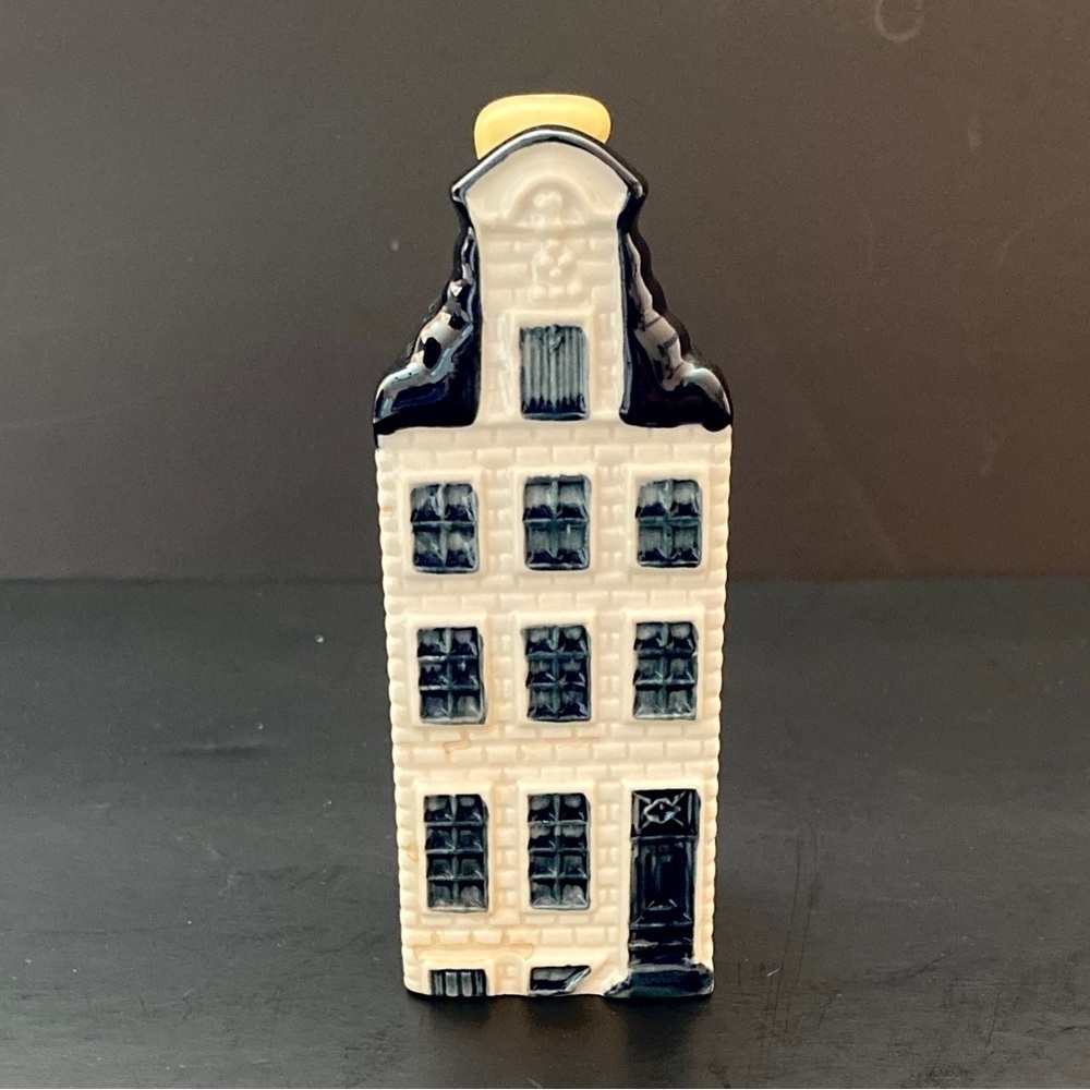 KLM Delft Blue and White House, #59 2013 SEALED WITH LIQUOR